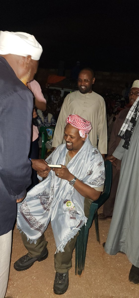AbdullahiDerow's tweet photo. Senator Ali Roba was tonight coronated by the Assare community, a moment of great honor and trust. The gift of the Holy Quran as signifies the faith placed in him to lead the Garri community with dedication and integrity. https://t.co/jJbIpgNraH