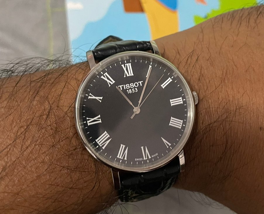 Utkarsh___Gupta's tweet image. Forgotten my Tissot watch during security checkin for my flight Vistara UK 929 at T-3 Delhi AirPort. It was in security tray. Attached here is the picture of the watch. 
PNR : 5T456F, Date: 23/10/2023, time around 8:32 PM 

Please help @DelhiAirport @GmrAerocity