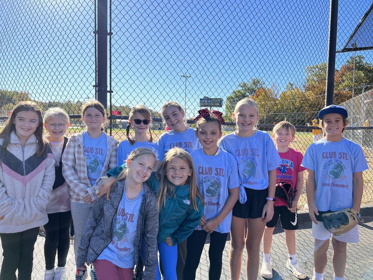 AESClubSTL's tweet photo. We had a great time Buddying up with Jefferson County Challenger Baseball this weekend. #kidshelpingkids #ifnotuswho @AESBulls https://t.co/rRv2AN3sGz