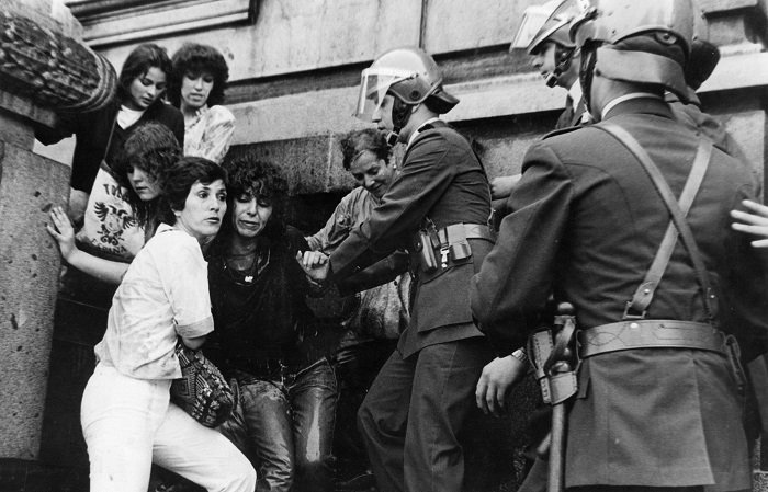 Sucesor2019's tweet photo. @eduardomenoni @javiergigante1 Creo que el insulto hacia una persona que no lo está haciendo esta de más, pero que puede esperarse de un disociado palangrista dizque periodista como tú, que dice que Pinochet no fue un dictador, que pendejo me imagino que esto es muy de un gobierno democrático payaso... https://t.co/DndvzyLcOg
