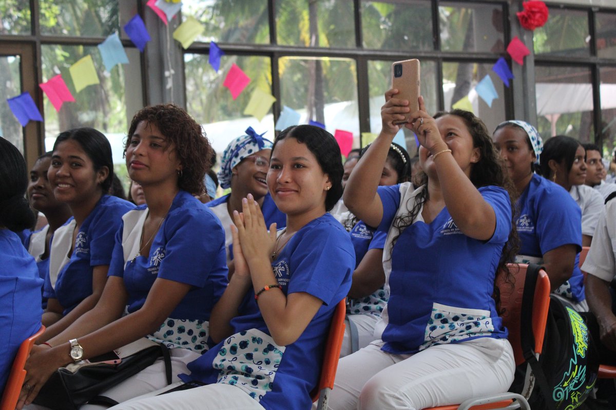 SENAenBolivar's tweet photo. En la celebración de la Semana de los Idiomas, el Centro de Comercio de @SENAenBolivar dio inició a las actividades de Bilingüismo, con la participación de más de 450 aprendices de los 4 centros de formación. Se desarrollaron actividades para promover el aprendizaje de idiomas. https://t.co/MDSjn9KRmo