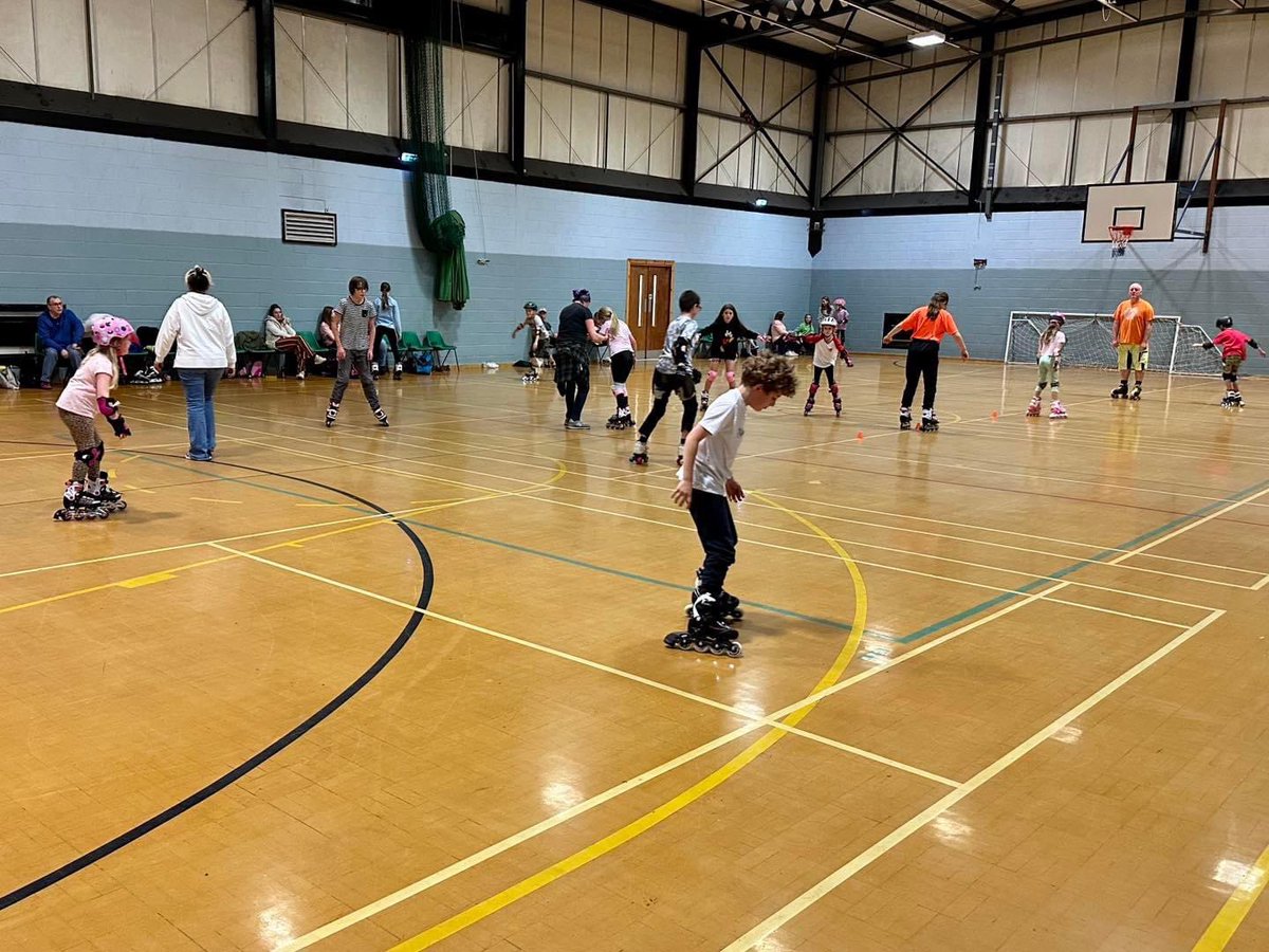 This Friday is our family friendly Social Skate to some tunes at Denny Sports Centre from 19:00-20:30 😊 Also, since it’s our closest skate to Halloween we'll have some sweet treats for you all and feel free to come along in fancy dress if you like 🎃