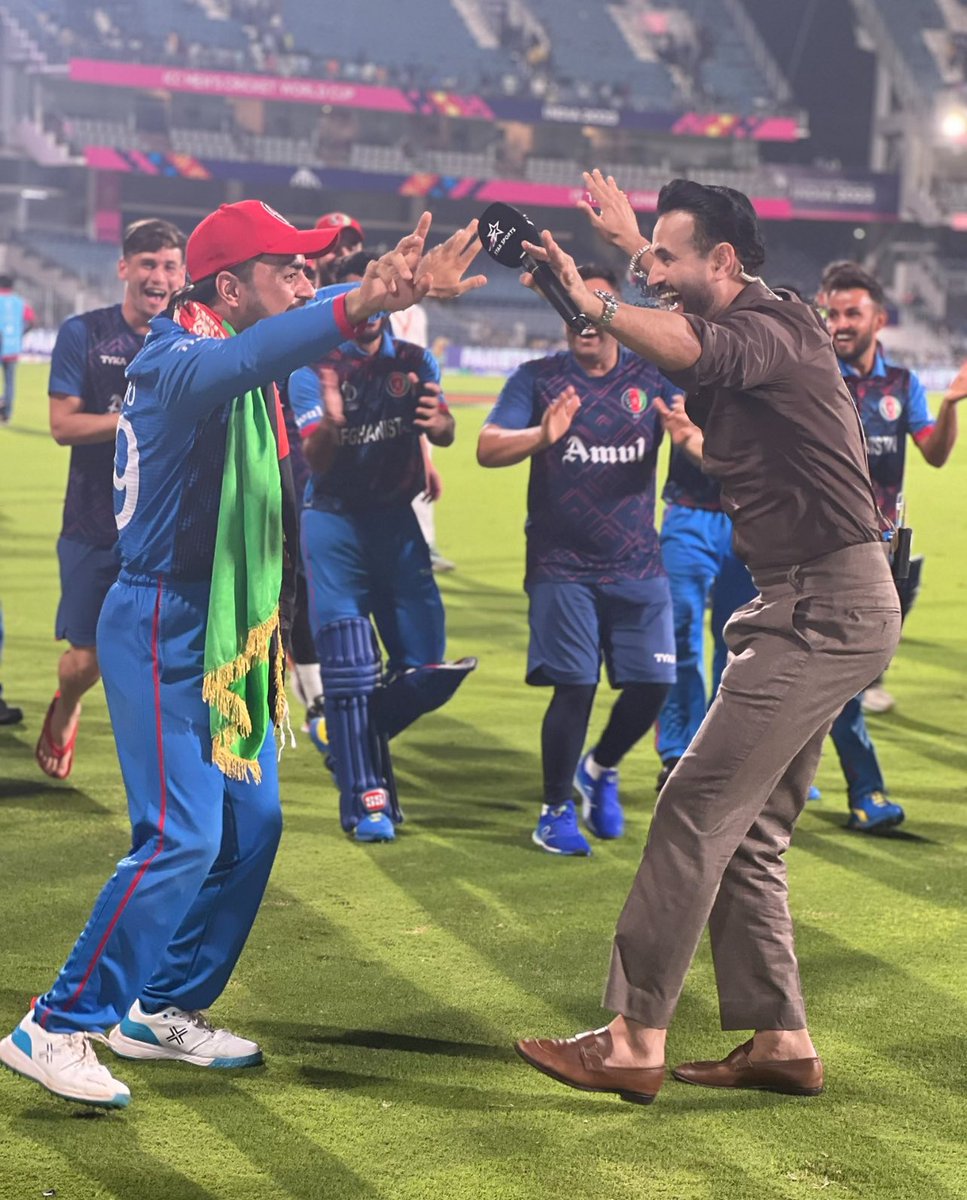 PatelRahul28's tweet photo. 2 Pathan celebrate the victory against Pakistan. 🇦🇫🎉🇮🇳
@IrfanPathan @rashidkhan_19 
#ICCCricketWorldCup 
#AFGvPAK https://t.co/hsm6r3Iz2u