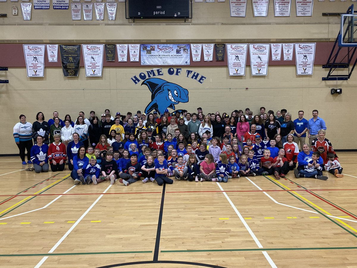 Keeping Lincoln and the Walsh Family in our thoughts 💙🏒💙
#sticksforlinc <a href="/NLESDCA/">NLESD</a> <a href="/LSASharks/">Labrador Straits Academy</a>