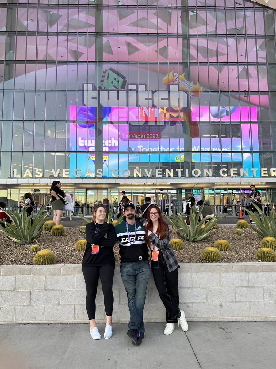 Not a big taking pictures guy, but I’m really happy I got to meet a couple people I’m lucky to call my friends. <a href="/iFooYa/">FooYa</a> <a href="/TheCatziilla/">Catziilla 🦇</a> thanks for making this trip awesome, really glad I actually decided to come lol