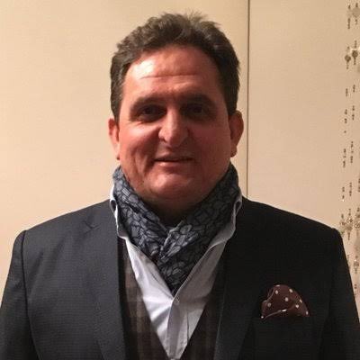 Mustafacevik10's tweet photo. BENDE VARIM DEDİ!!40 senedir ülke futboluna yüzlerce futbolcu hediye eden 8 kere Maliye Bakanlığından Vergi Rekortmeni plaketi alan Türk futbolunun ÇALAN değil ÜRETEN,hizmet eden dünün menajeri bugünün kulüp başkanı Erdinç Şehit @CevikTv kampanyasına BENDE VARIM dedi 5 forma ile https://t.co/mrBimAygB7