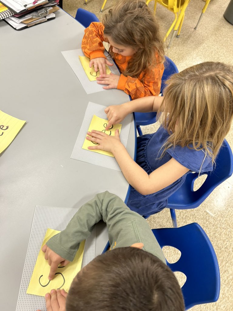 karleneann's tweet photo. Sight word practice in K! #bumpyboards #sounds
#scienceofreading @NicoleKNorris @JeffTessierBCPS https://t.co/dGp2X2dF2x