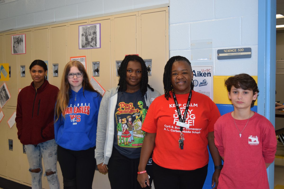 ALCLions's tweet photo. Teachers and scholars at ALCMS show they are too bright for drugs by wearing red, neon colors, or sunglasses. https://t.co/ChsvB11ook