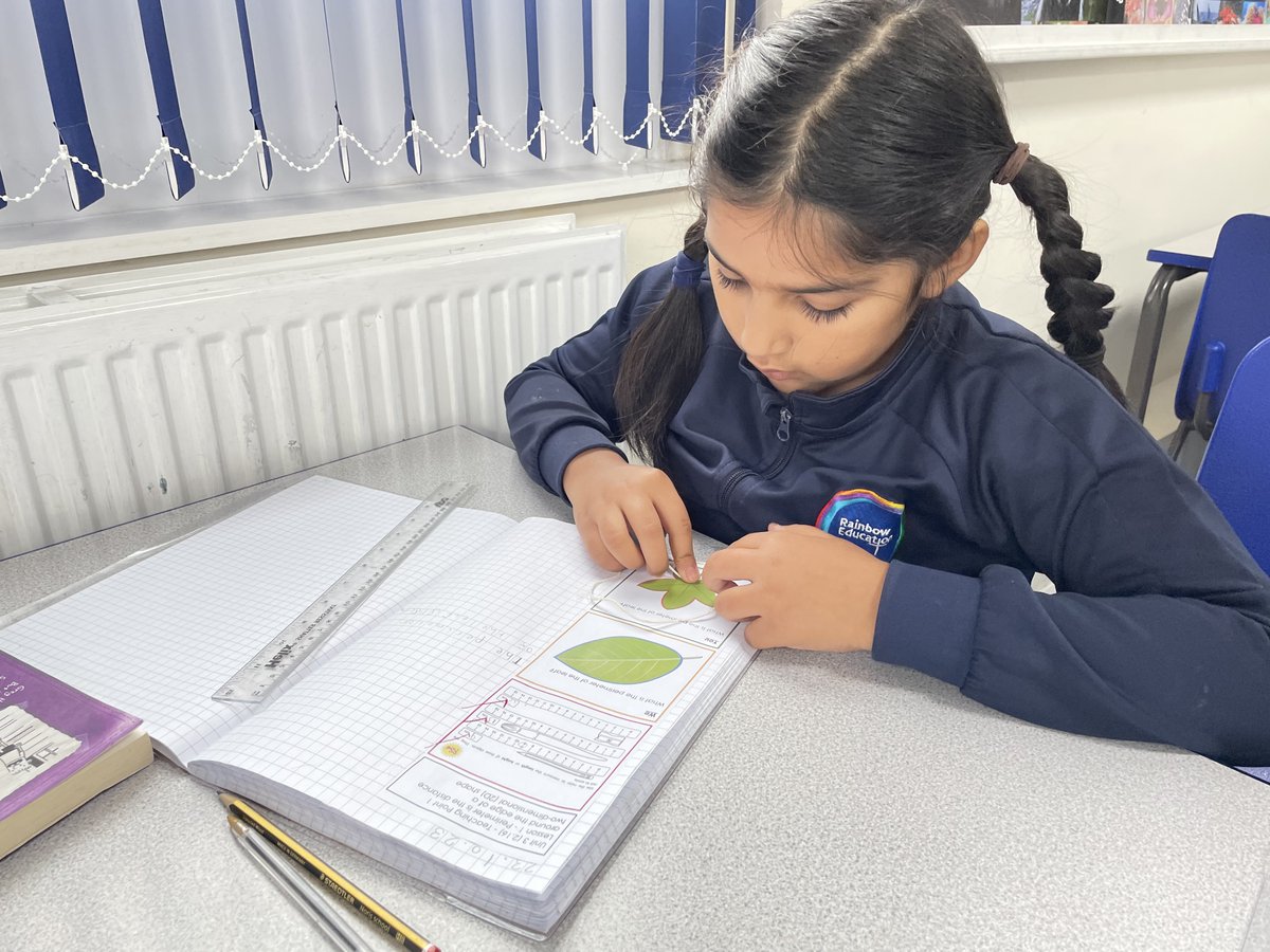 Y4stsilasREMAT's tweet photo. Today, we started our new Maths topic - Area and Perimeter! We looked the perimeter of irregular shapes and used string to help us measure! #SilasMaths https://t.co/RhQaRiSCqE