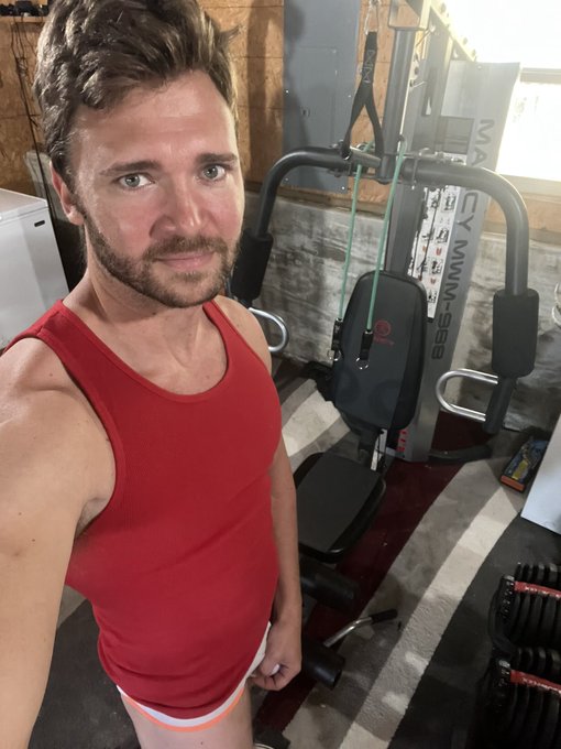 4x multiplier day so let&rsquo;s have 4x the fun 🤩 🍆 Quickie workout online now 💪 https://t.co/Z1Nh6Aulfk
