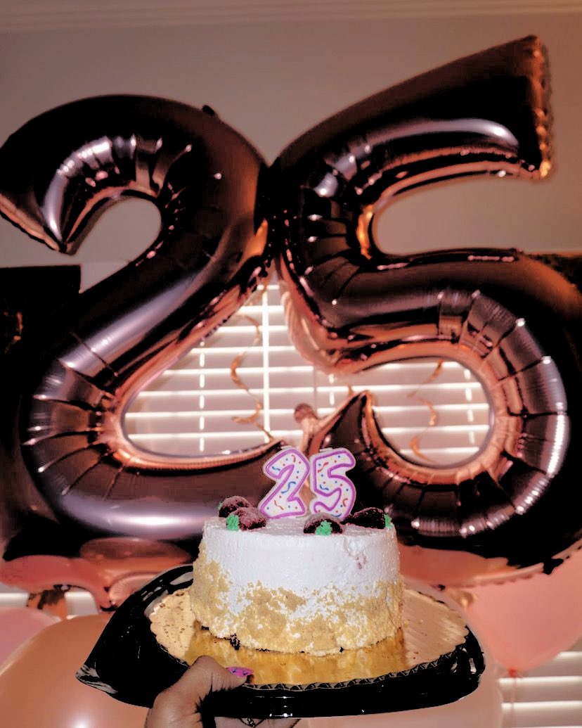 FitForACrown's tweet photo. Happy 25 too me and many more to come! 🤍 https://t.co/5uPEevO7GP