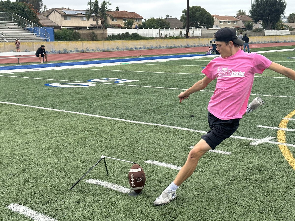 c_montgomery21's tweet image. had a great camp with @Chris_Sailer this past weekend. cant wait for Vegas in January

#kicking
#fieldgoal
@KickingDynamics