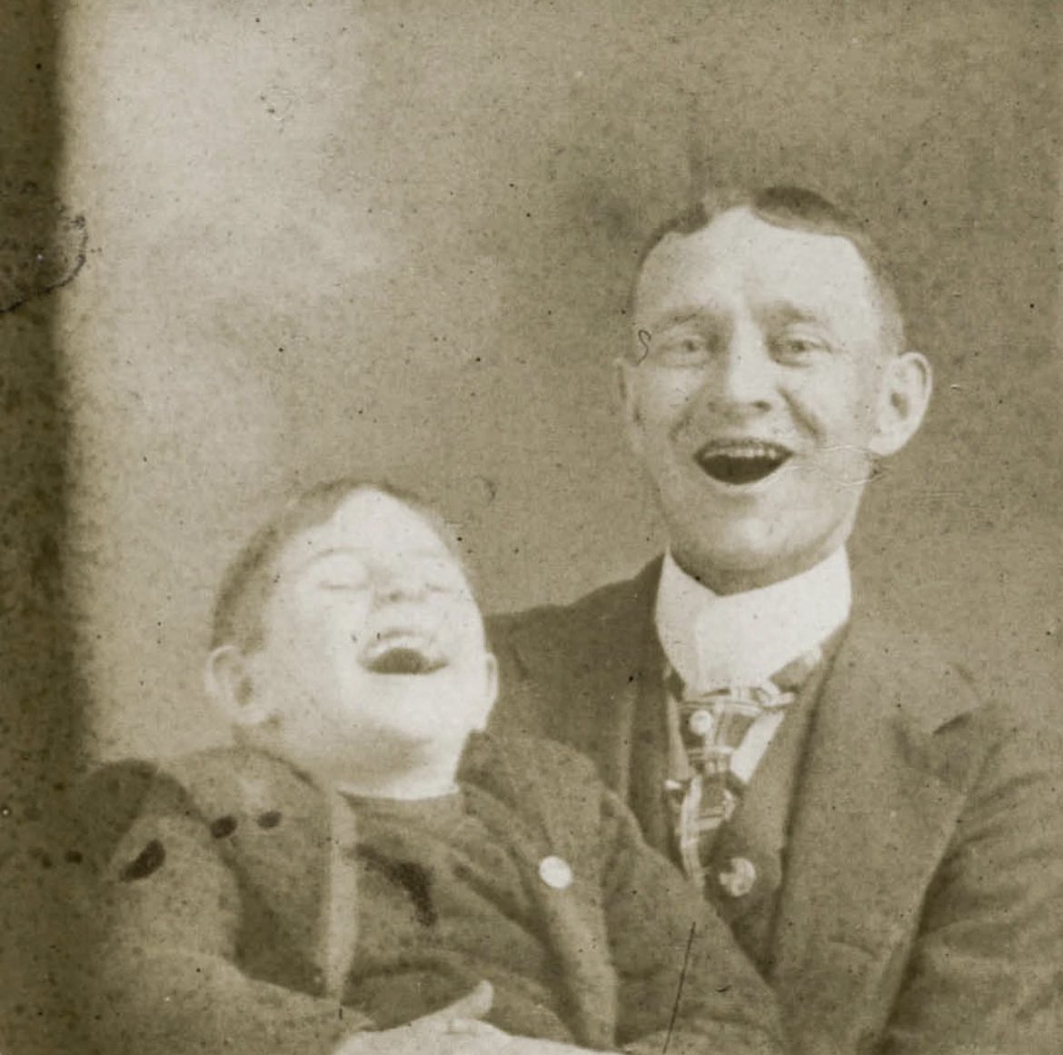 timecaptales's tweet photo. Father and son goofing around, 1910 https://t.co/KU1cprmbmj