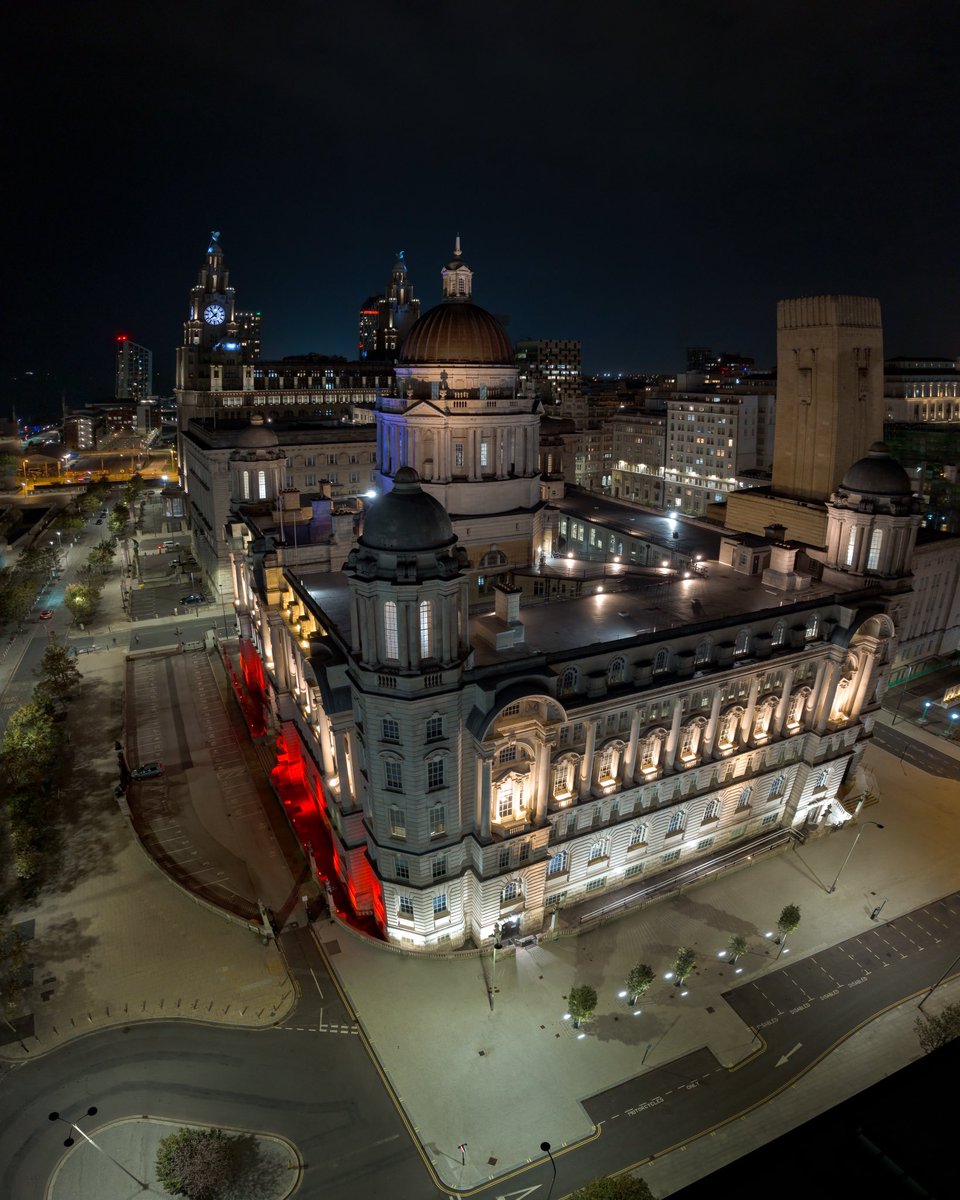 The Three Graces
📍Liverpool Waterfront.
.
#scouse #merseyside #city #travelgram #visitbritain #british #unitedkingdom #exploreuk #uk_ig
#ukpotd #capturingbritain #uk #visitengland #visitliverpool #exploreliverpool #liverpool #scousescene #citylife #liverpoolcity #cityofliverpool