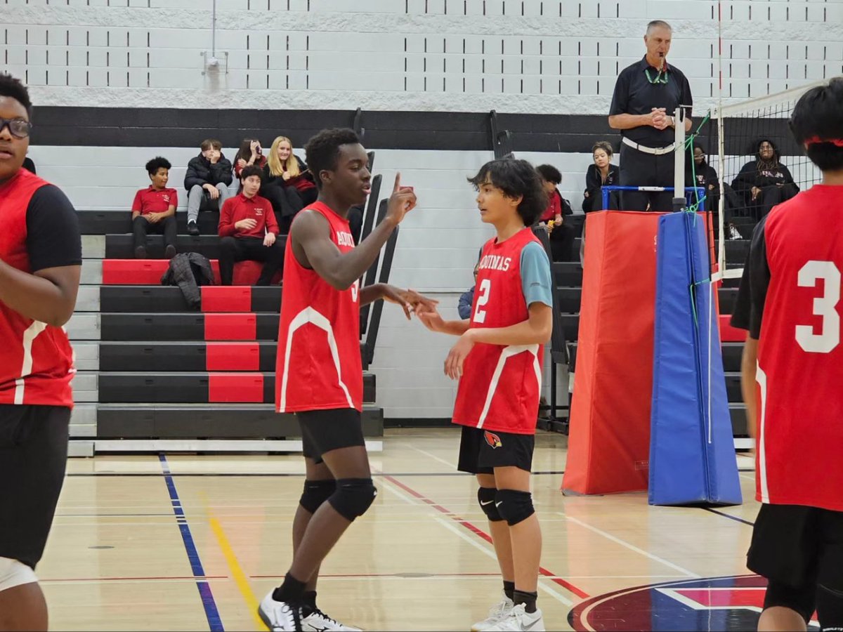 MsMierzwinski's tweet photo. Last home game was a 💪 to the end- teams that work together, 👣 together! 🏐 
@ROPSSAA @Aquinassports @DPCDSBSchools
#ropssaa #junior #boys #volleyball #inseason #homegame #teamwork #letsgocardinals #team #player #fall https://t.co/O9fgC7tXLA