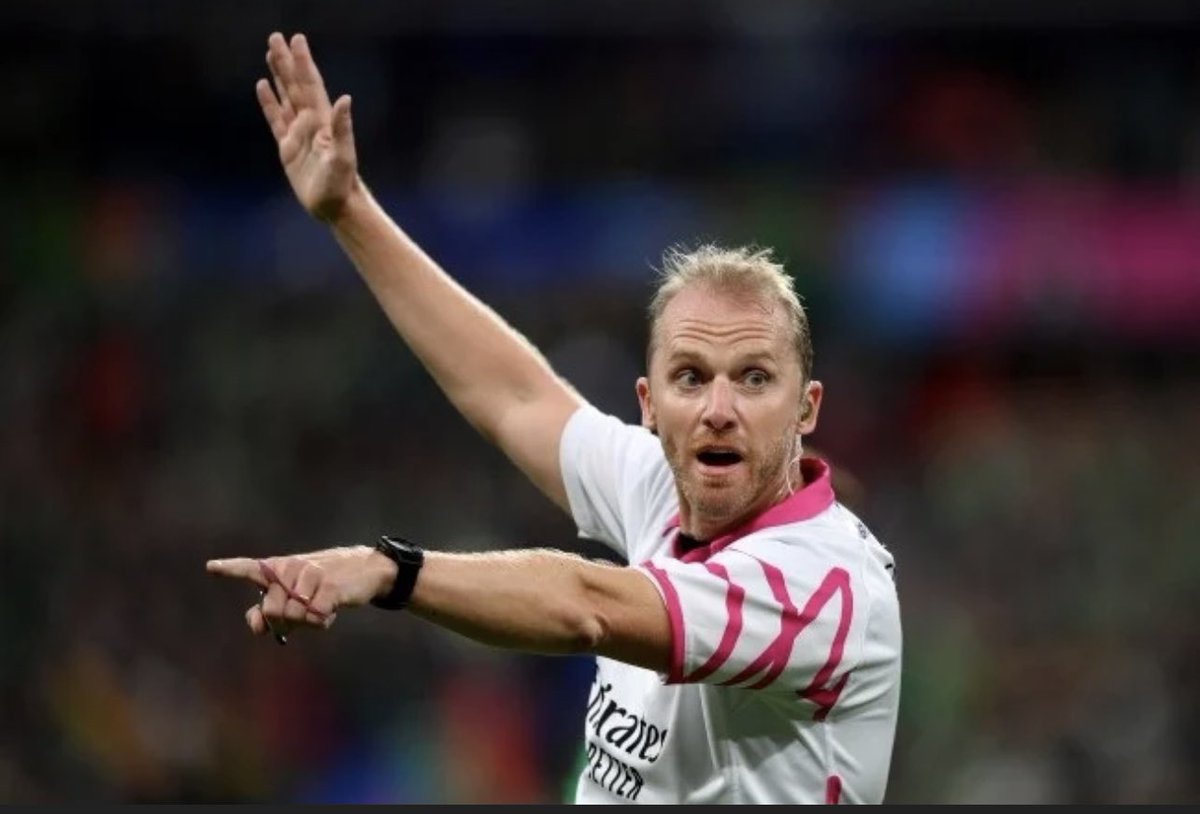 XoliswaZondo's tweet photo. ‼️England will feature in the Rugby World Cup final on Saturday

England's Wayne Barnes will referee the final between New Zealand and South Africa at Stade de France.

Barnes, 44, will become the second Englishman to officiate a final after Ed Morrison who took charge in 1995. https://t.co/qOq3LfTo6m