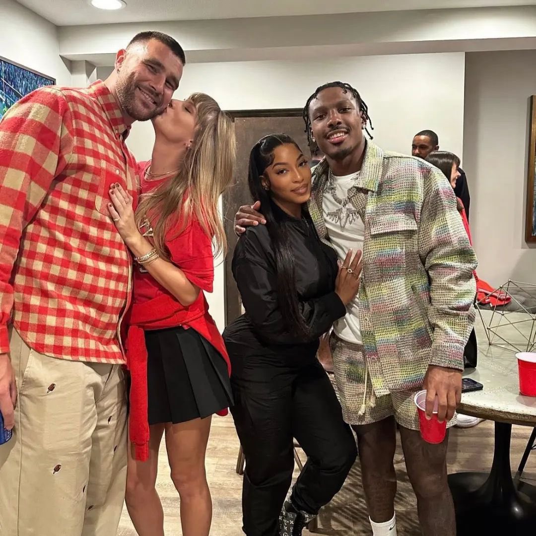 popcultureshub's tweet photo. Taylor Swift and Travis Kelce at the game between the Los Angeles Chargers and Kansas City Chief. https://t.co/psl0qhWtFx
