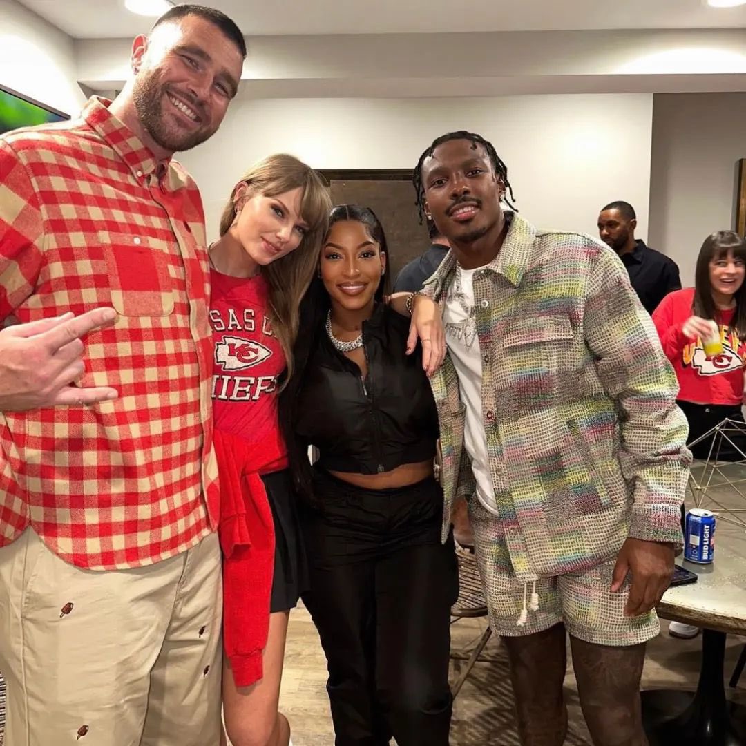 popcultureshub's tweet photo. Taylor Swift and Travis Kelce at the game between the Los Angeles Chargers and Kansas City Chief. https://t.co/psl0qhWtFx