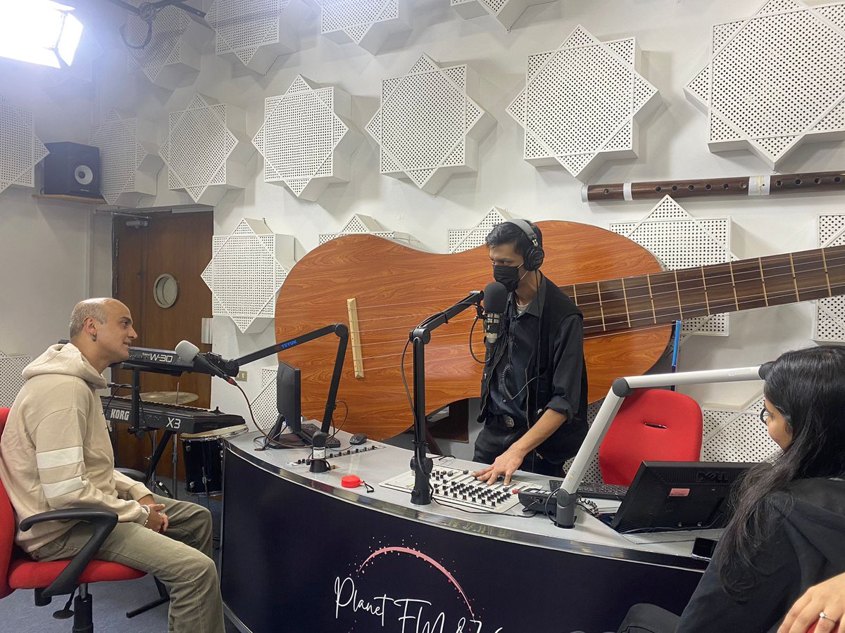 PlanetFM876's tweet photo. 📻✨ Today on Planet's Drive Show Time with the incredible Amer Mogul! 🎨🎙️ A-Xee @djwhomix | Nav @nuverah_a | Dev 🚀📷 #PlanetDriveShow #AmerMogul #RadioArtistry https://t.co/0N18ilul6F