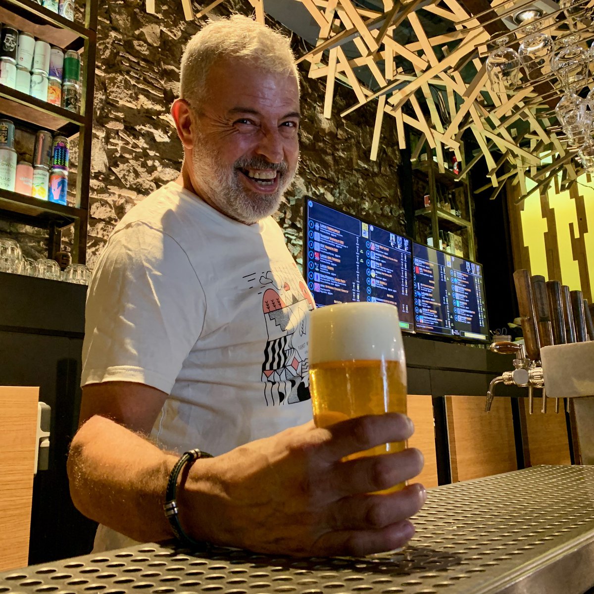 BierCaB's tweet photo. Naparbier One
En exclusiva recién salida del fermentador y directa a nuestro #Tap28 esta Czech Pilsner para beber a pintas!
Ponme otra Manolo!
#Biercab #Pilsner #Biercab https://t.co/z1mKaKBQQK
