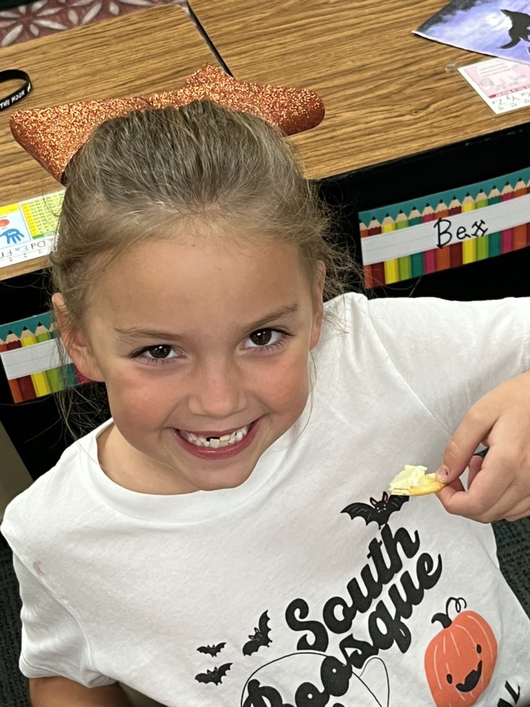 SouthBosque's tweet image. Mrs. N^’s super scientists shook cream until it turned into yummy butter! 🧈💛😉
#statesofmatter
#solidliquidgas