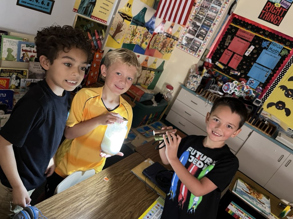 SouthBosque's tweet image. Mrs. N^’s super scientists shook cream until it turned into yummy butter! 🧈💛😉
#statesofmatter
#solidliquidgas