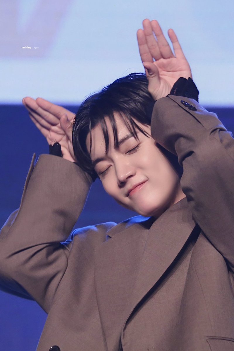 hq ✩ 
© melting ⇢ 231022