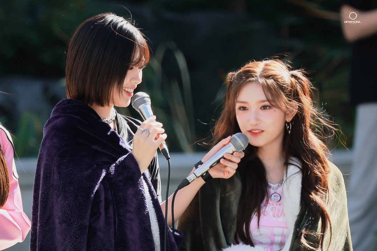 231021 강아지와 아기 호랑이 🐶🐯

#안유진 #아이브 #ANYUJIN #IVE