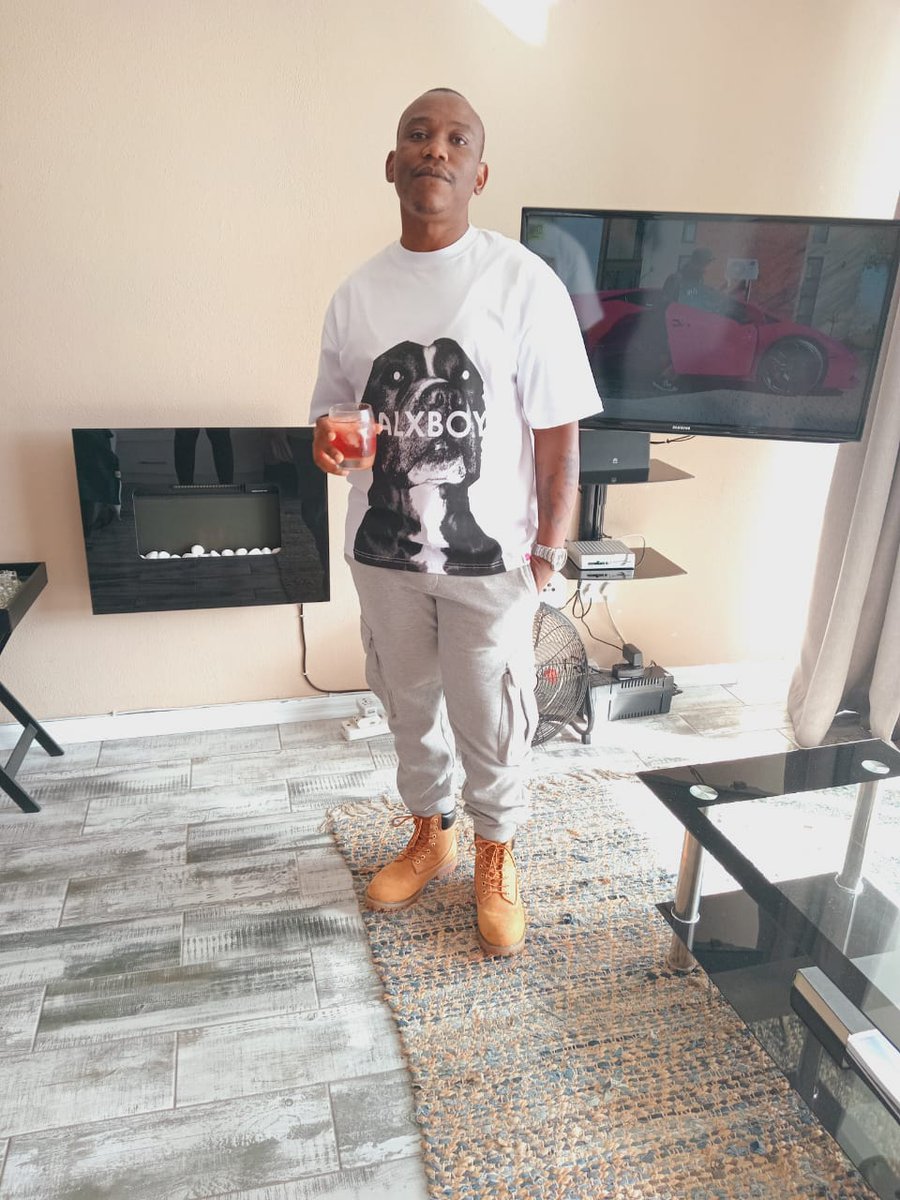 Deltaforce427's tweet image. Keep counting $ until your hands can't count no more @Vuittots @GALXBOY you have my support let them go support bo my friend.