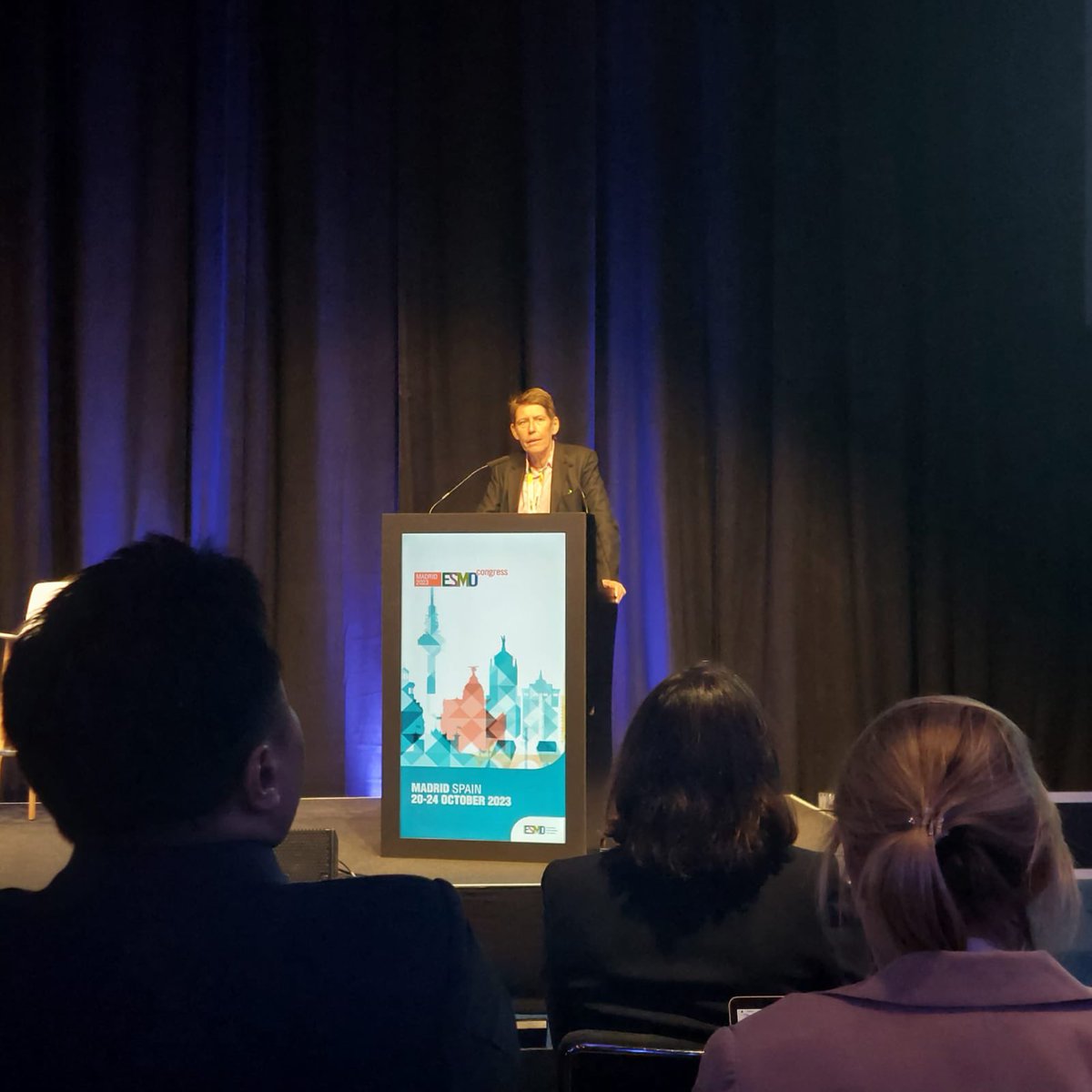 🔶 Beyond study results, @Institut_Curie's physicians also share their expertise through Special Sessions at #ESMO23, as: ➡️ Prof. @AVincentSalomon, discussing #ArtificialIntelligence in cancer prognosis ➡️ Prof. @SBonvalot, about treatment of sarcoma pts w/genetic predisposition
