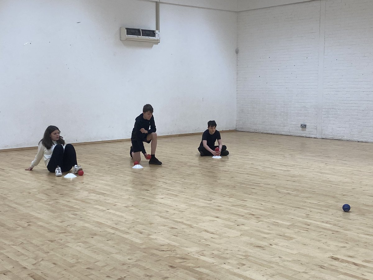 AshleyYsortit's tweet image. Massive thank you to David from @WDLeisure #sportsdevelopment for facilitating a multi sports coaching session! ⚽️🏀 The @ysortit young carers loved getting active and working as a team! Great effort from everyone! 🤩

#YSIYC #workinginpartnership #sports #wellbeing