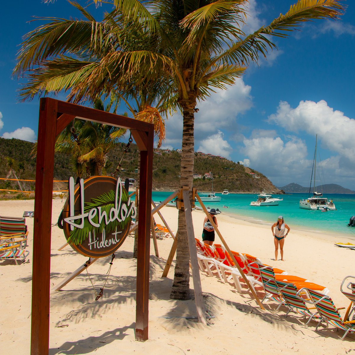 Who needs a white Christmas when you can have a "white-sandy" Christmas? 🏖️
If you're looking to spend the holiday season in The British Virgin Islands then we've got you covered ⛵
➡️ hubs.li/Q026sfMW0