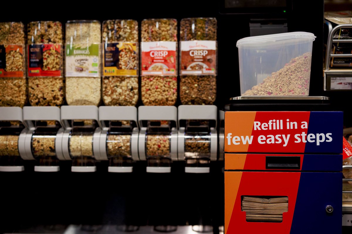 HughFW's tweet image. Great to see the Refill Coalition launch @AldiUK Solihull branch today #refills are a great way to reduce #singleuseplastic packaging so if you live in Solihull, or have friends that do, grab your container &amp;amp; get down there! Congrats to the Coalition @AldiUK @Ocado @Unpackaged