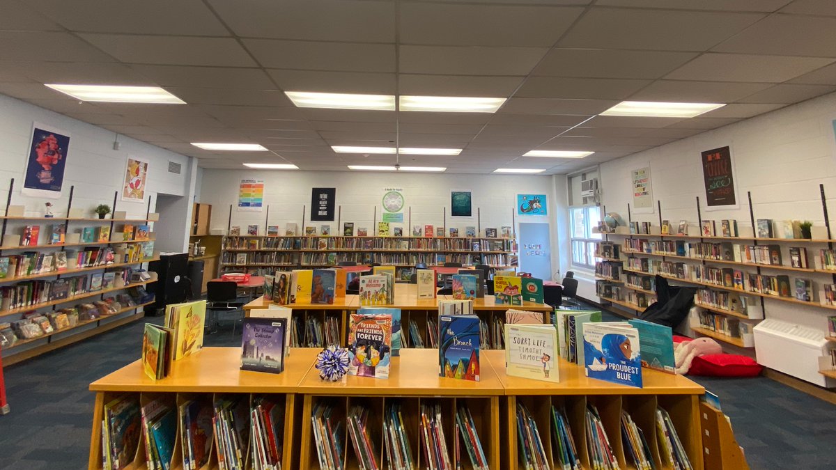 It was the combined work of the teacher-librarian at @westwayjs, Library Technical Services and the Library Learning Resources instructional team to create a learning environment to support participatory learning. #CSLD2023 #librarylearningcommons #joyofreading