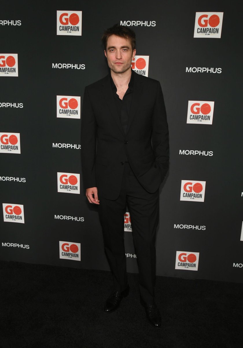 v_mermaid91's tweet photo. So handsome to take your breath away!! 🔥🔥#RobertPattinson #GoGala #GoCampaign https://t.co/gJ37Pg9hqj