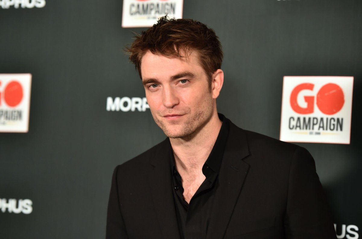 v_mermaid91's tweet photo. So handsome to take your breath away!! 🔥🔥#RobertPattinson #GoGala #GoCampaign https://t.co/gJ37Pg9hqj