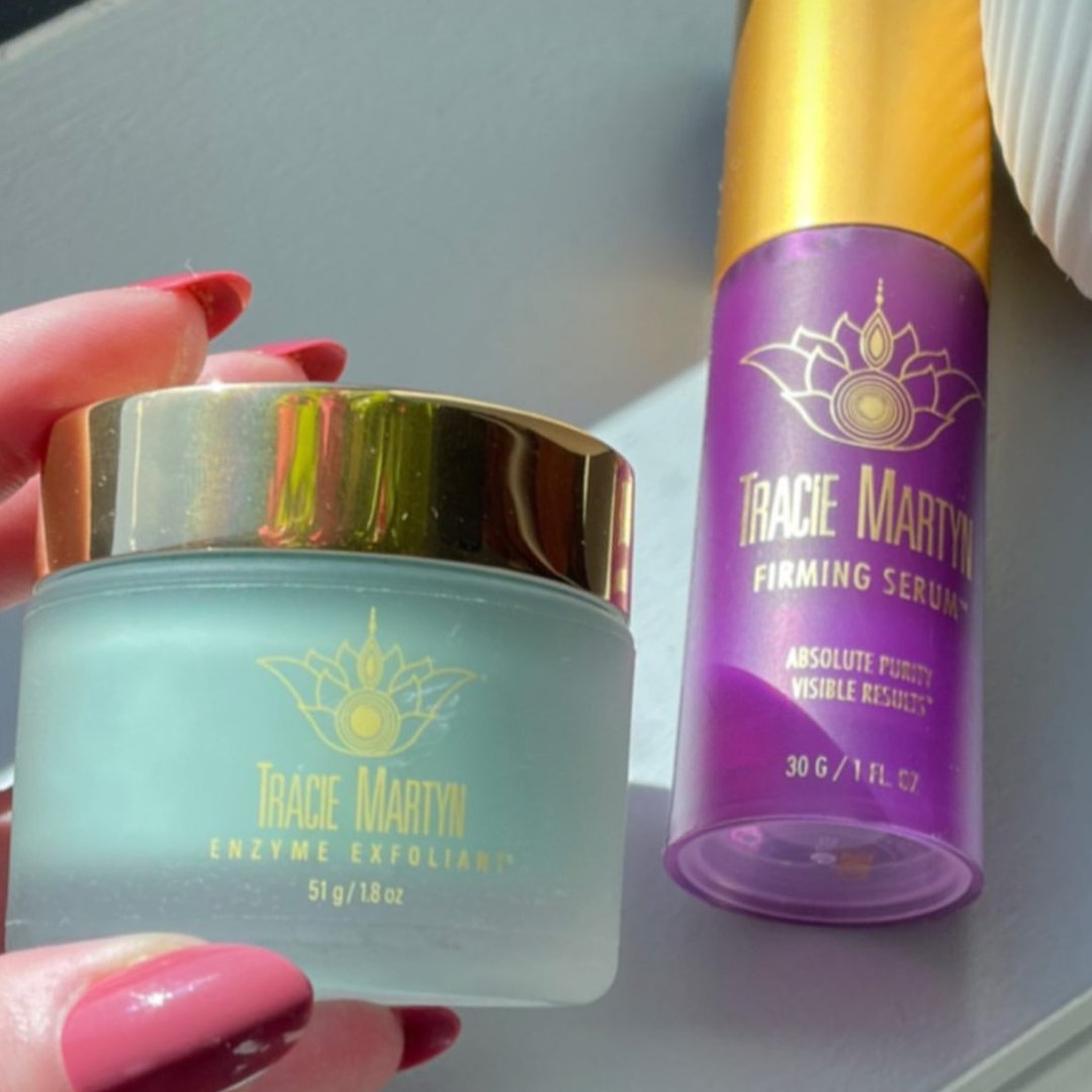Two ways to brighter skin 💡 via @sophiaaafordd

#traciemartyn #TMglow #brightening #brightskin #EnzymeExfoliant #FirmingSerum #cleanskincare #naturalbeauty
