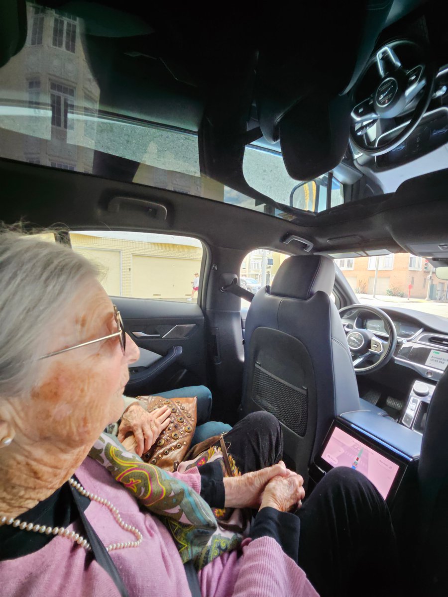 Tweetermeyer's tweet image. Since there&apos;s a lot of confusion on this website: if you don&apos;t feel safe putting your 96 year old grandma in the backseat with nobody behind the wheel, it&apos;s not &quot;Full Self-Driving.&quot;

Hope this helps! And huge thanks to @waymo for an incredible day of safe driverless rides in SF!