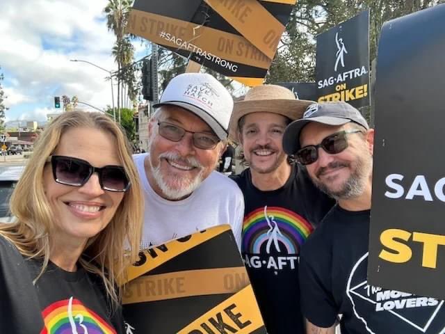 Wil Wheaton just shared this on Facebook. Such a wonderful pic. <a href="/jonathansfrakes/">Jonathan Frakes</a> <a href="/JeriLRyan/">Jeri Ryan</a>