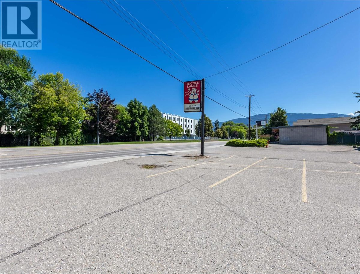 DefeoRealEstate's tweet image. 3510 25 Ave, Vernon BC - Fully Operational &amp;amp; Successful Bowling Centre! 1.18 acres includes land, building &amp;amp; business - great opportunity!

Call Don Defeo at 250-558-8762 for more info

tinyurl.com/yerczzac