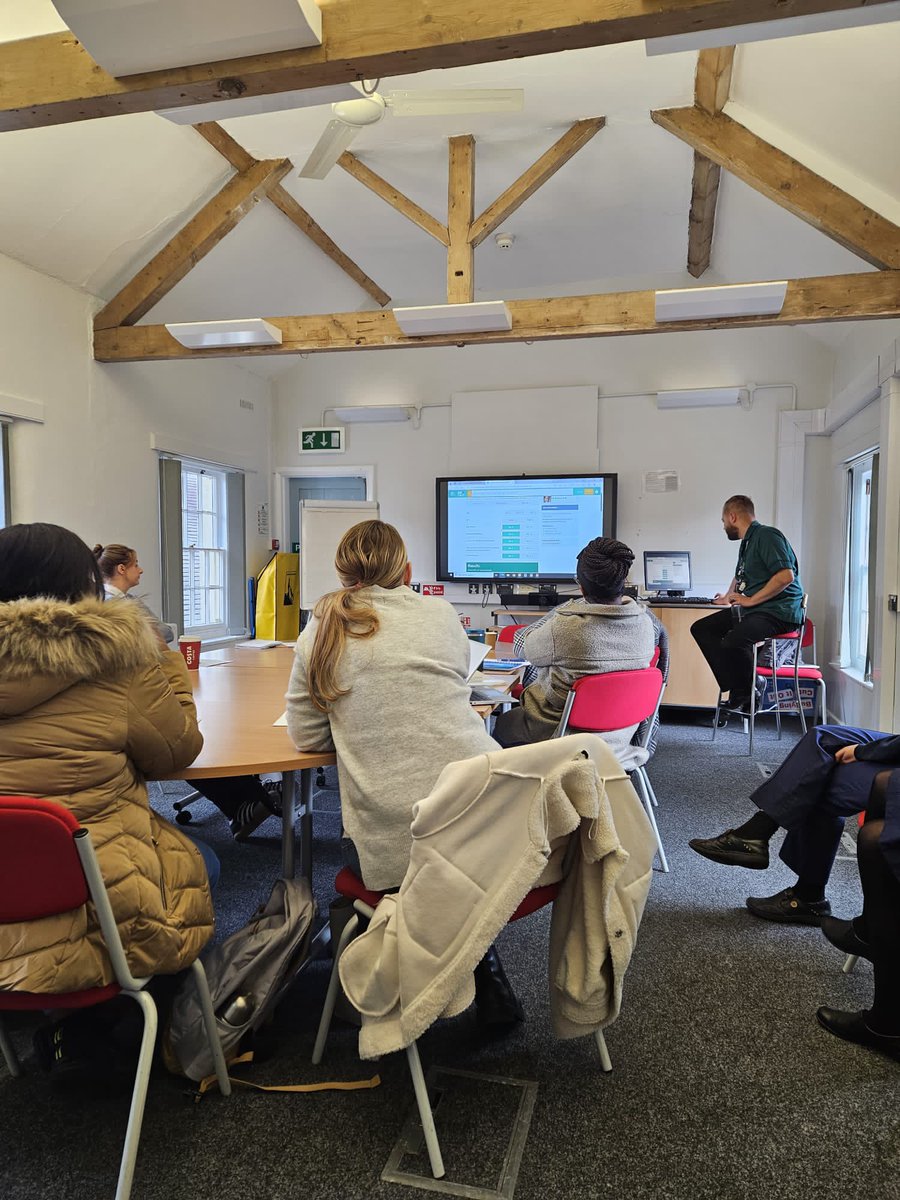 alice_podmore's tweet photo. Absolutely fantastic to have the very first #NOF school take place today. Very proud of all involved - team trauma MDT investing in educating our staff to improve patient care  @PhillippaMullig @alanpbethell @tracyst79345286 @AshworthMartyn @teamNOF2 https://t.co/jbSwIAEp85