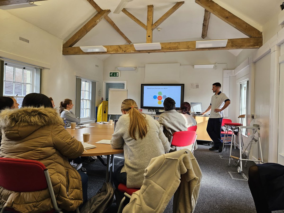 alice_podmore's tweet photo. Absolutely fantastic to have the very first #NOF school take place today. Very proud of all involved - team trauma MDT investing in educating our staff to improve patient care  @PhillippaMullig @alanpbethell @tracyst79345286 @AshworthMartyn @teamNOF2 https://t.co/jbSwIAEp85
