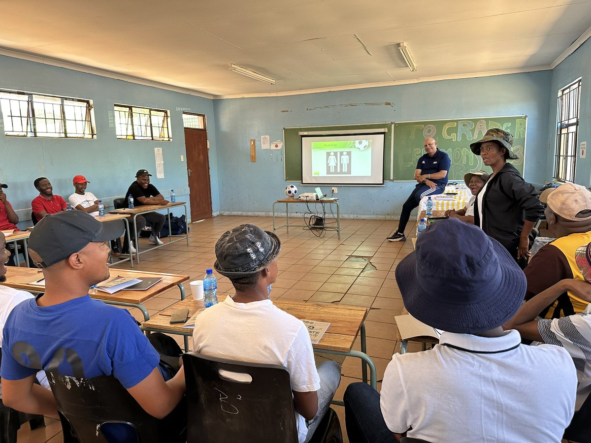 CoachSifiso's tweet image. This weekend @DreamfieldsP hosted a level 1 netball coaching course done by Lizelle Erasmus from Netball SA and football workshop by Cameron Cox in Mafikeng. It was great contributing to the growth of the coaches in their respective codes. Honoured to have been part of this. ❤️😎