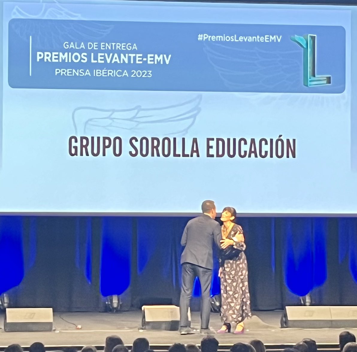 ¡Gran noche para el cooperativismo valenciano! Dos de nuestras empresas han sido reconocidas en los #PremiosLevanteEMV Enhorabuena a <a href="/Bouquet_es/">Anecoop Bouquet</a> y a <a href="/GrupoSorollaEdu/">Preparados para volar!</a> por unos merecidísimos galardones que reconocen su liderazgo en los sectores agroalimentario y de la educación 🏆