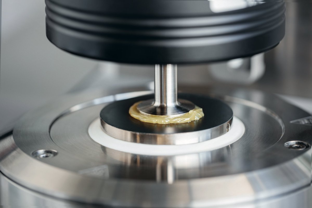 ¿Conoces las grasas industriales? Son grasas lubricantes consistentes, compuestos de un aceite base y un espesante especialmente seleccionado. En FUCHS ofrecemos soluciones técnicas y económicas óptimas para el mayor número posible de aplicaciones.