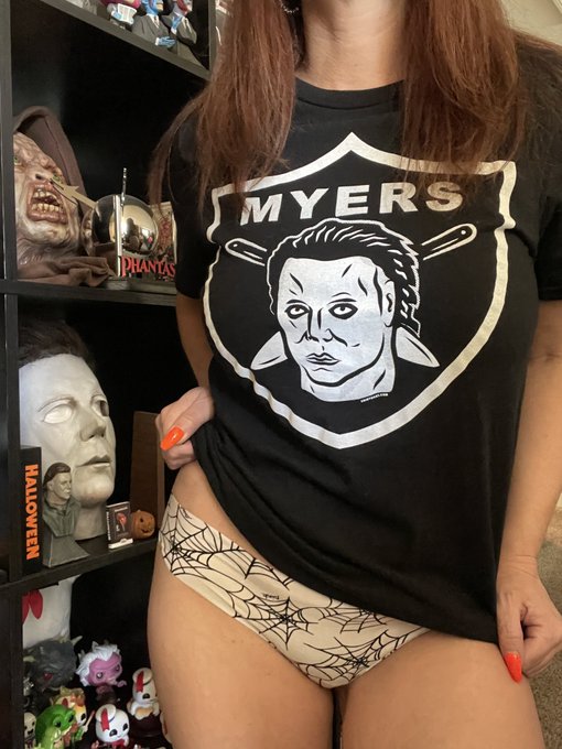 Shirt of the Day! 🖤 #michaelmyers #Raiders #spooky #horrorwhore https://t.co/T2x90JUmAC<a href="/tag/michaelmyers"class="tags">#michaelmyers</a><a href="/tag/raiders"class="tags">#Raiders</a><a href="/tag/spooky"class="tags">#spooky</a><a href="/tag/horrorwhore"class="tags"><span>#horrorwhore</span></a>