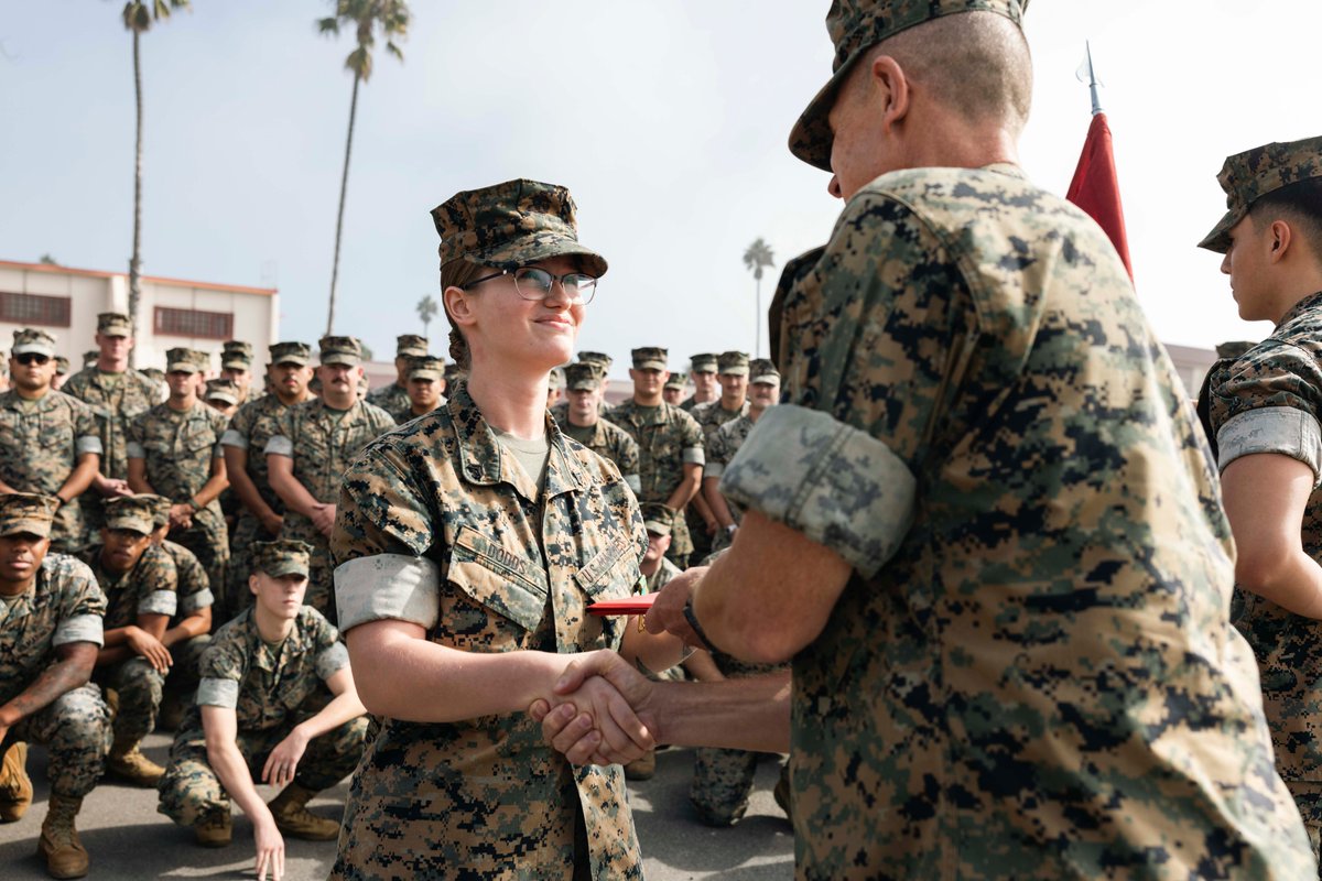 Cpl. Lydia Dodds, an intelligence specialist with #MRFSEA, @1stMEF, receives a Navy and Marine Corps Achievement Medal for her honorable service and superior performance in her duties. 

The medal is awarded to U.S. service members that demonstrate superior performance.