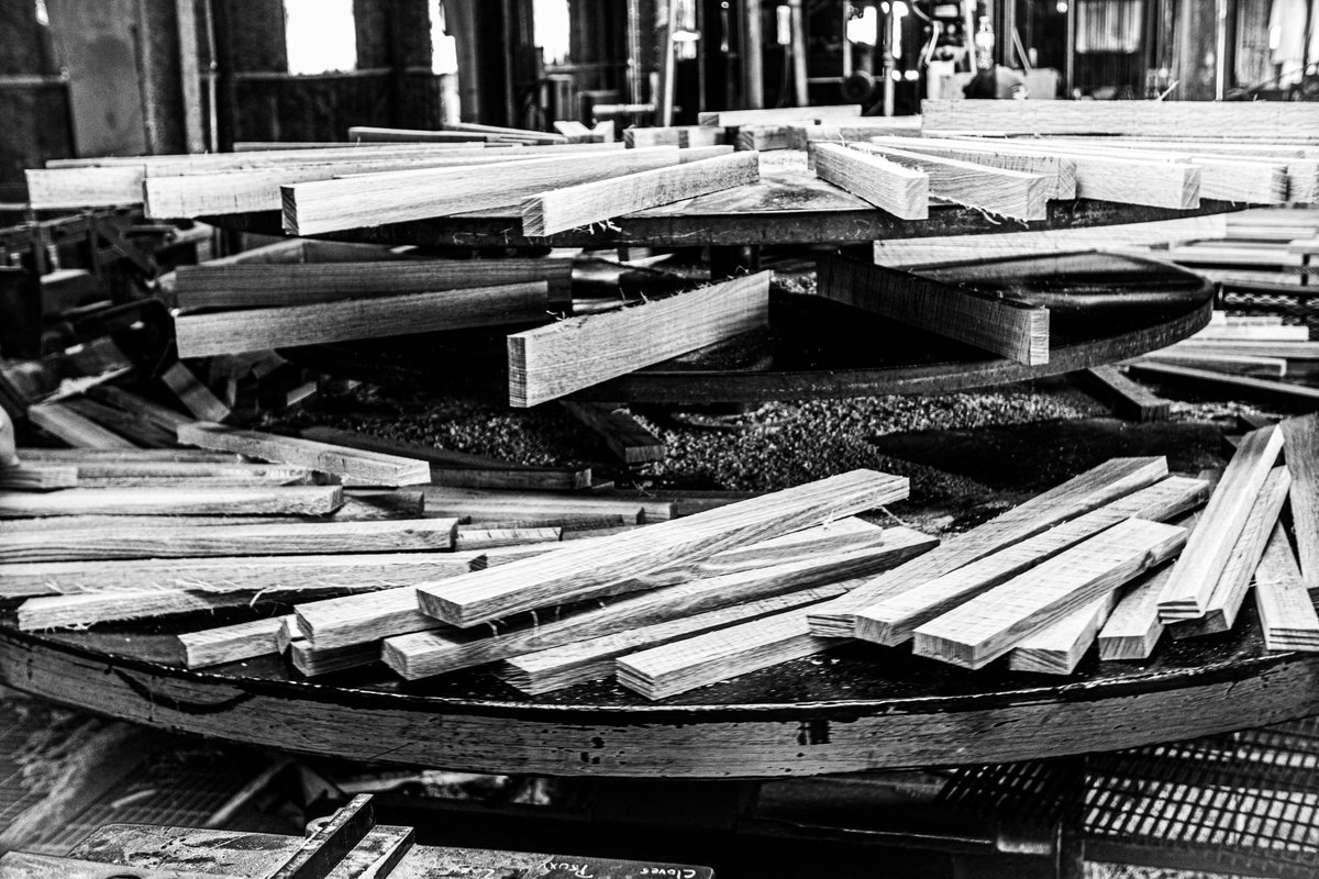 SSStave's tweet image. Staves have standards. There is nothing standard about producing S.S. Staves. The team’s decisions can get you a barrel or give you sawdust. We are thankful for our dedicated team. Milling World Class staves is our family tradition.

Working hard to get your next drink ready.