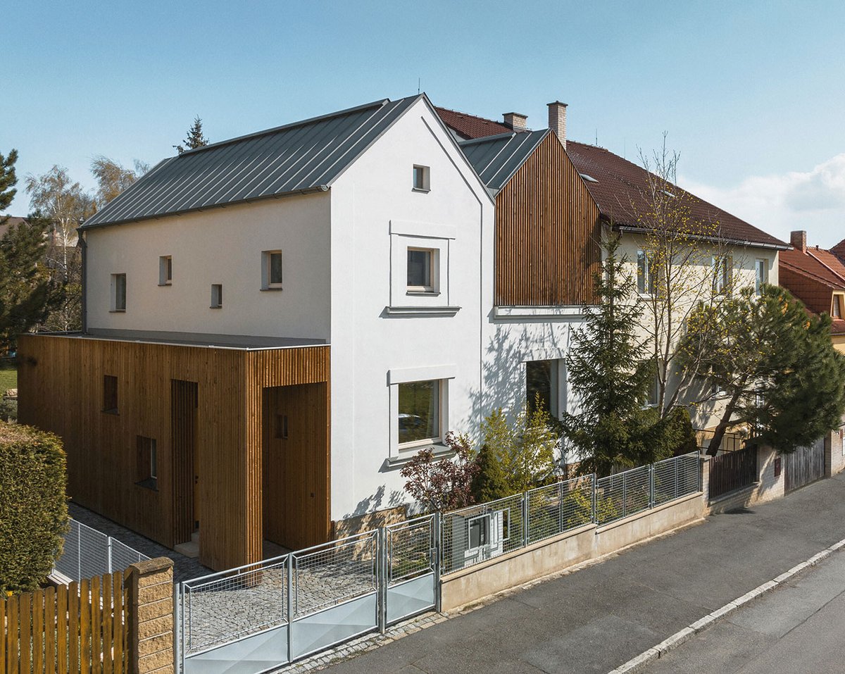 theretrostore's tweet photo. The Double Gable House Merges Old and New in Pilsen https://t.co/48bMREMMhR https://t.co/UlA6yvdZoa