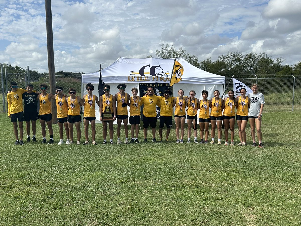 LoriLwilson23's tweet photo. Lytle XC!! Great day to be a Pirate!! @lytle_xc @lytleisd @CoachBenavides7 https://t.co/QELTKCqQGo